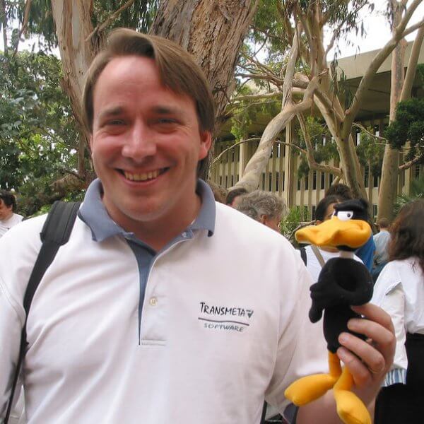 Linus Torvald pede desculpas por falta de empatia, em carta (e-mail) aberta
